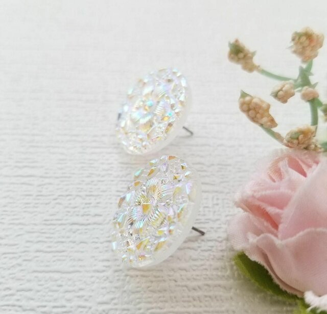 オーロラに輝くチェコガラスボタンのピアス イヤリング kp1015 | iichi