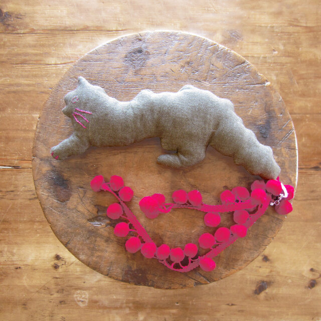 ねこのおもちゃ [neu] 01 オリーブ "Stickitten"