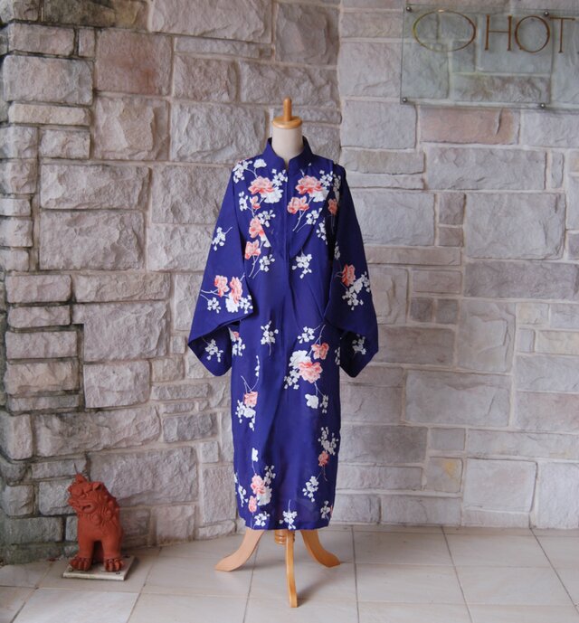 レトロクラシカル　黒地のシックな和の雰囲気　着物スリーブワンピース　着物リメイク　一点物　洗える着物ドレスのコピー