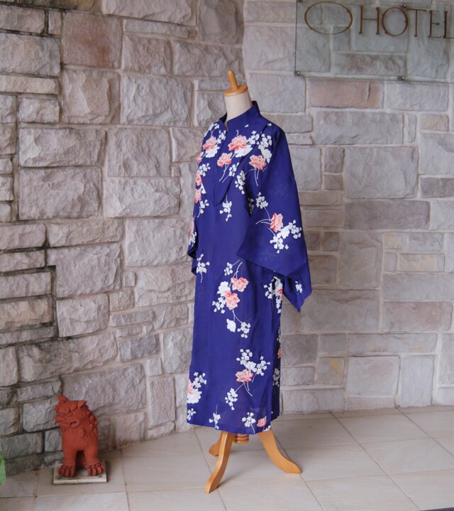 レトロクラシカル 花紺のシックな和の雰囲気 着物スリーブワンピース