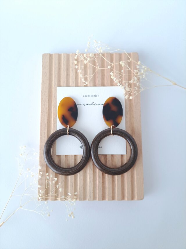 ★c　"シンプルに私らしく…"　秋　冬　べっ甲　天然素材フォーマル　ゆらゆら揺れる　大ぶりピアス／イヤリングd