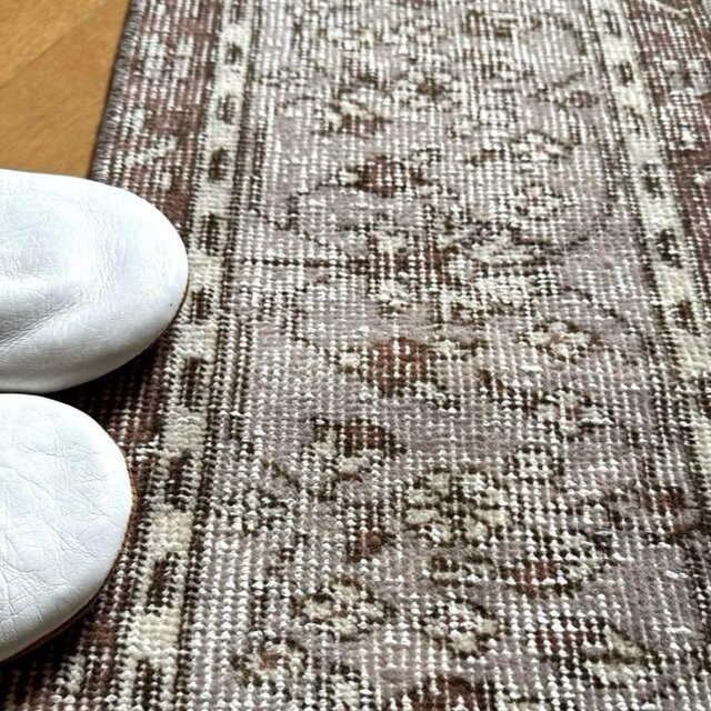 アンティークフラワー113×206 くすみブラウンベージュトルコヴィンテージラグ 64.5×136 草花ボタニカルモチーフ 薄紫×ブラウン トルコ