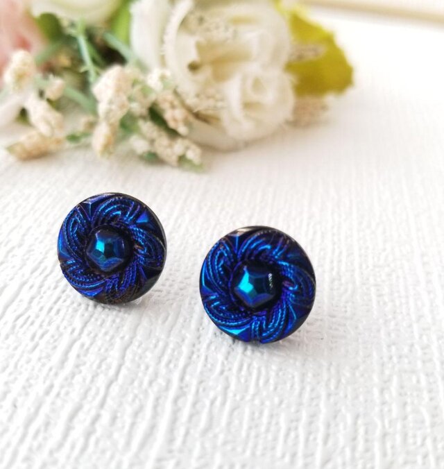 深い青のガラスボタンピアス｜チェコガラス アクセサリー　kp0803