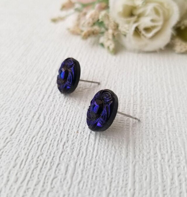 深い青のガラスボタンピアス｜チェコガラス アクセサリー kp0803