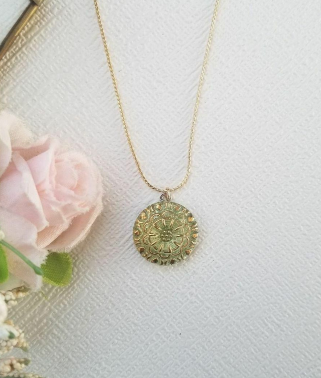 チェコガラスボタン ネックレス／リング選べる｜グリーン×ゴールド 花