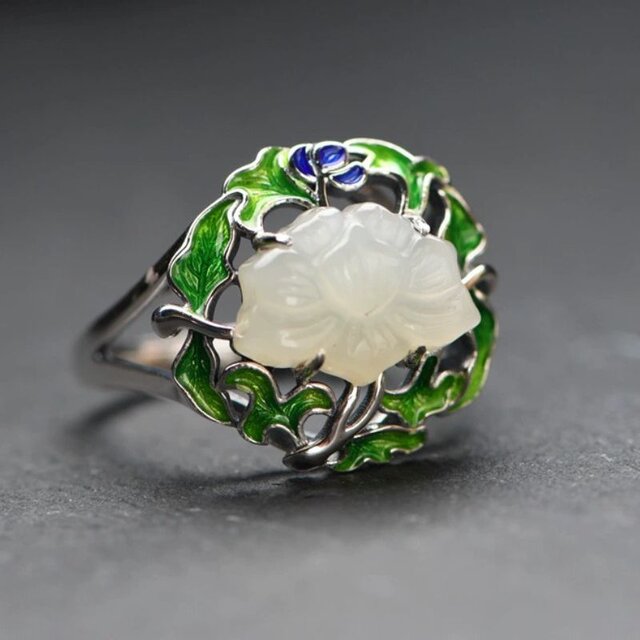 蓮の花のリング - 自然の美しさと職人の技を見事に融合　R436