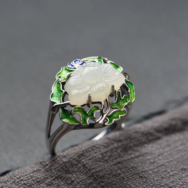 蓮の花のリング - 自然の美しさと職人の技を見事に融合　R436 蓮の花のリング - 自然の美しさと職人の技を見事に融合 R436