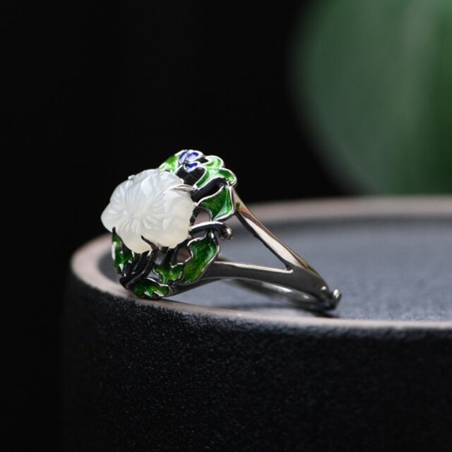 蓮の花のリング - 自然の美しさと職人の技を見事に融合　R436 蓮の花のリング - 自然の美しさと職人の技を見事に融合 R436