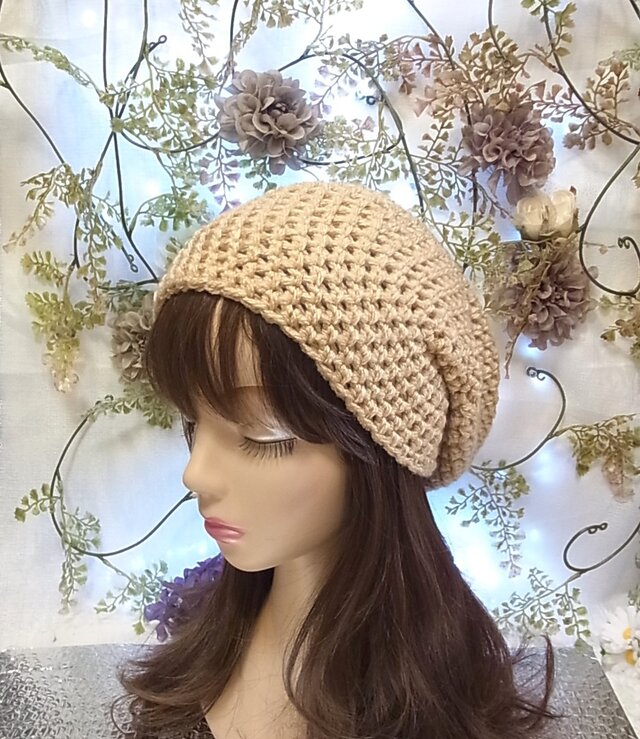 ニット帽 ビーニー ワッチ パールブローチ付き　きな粉ベージュ