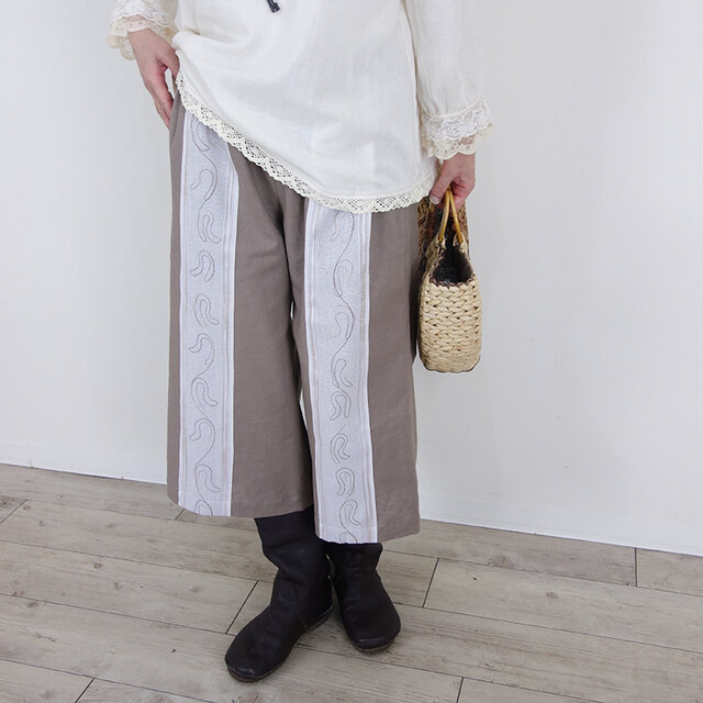コットンリネン〈モカグレージュ〉×刺繍ローンのフロントパネルキュロット（セットアップ対応）