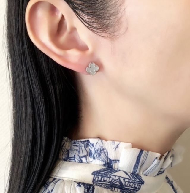 幸せのクローバーピアス 9.5mm（マザーオブパール）【高品質！送料無料