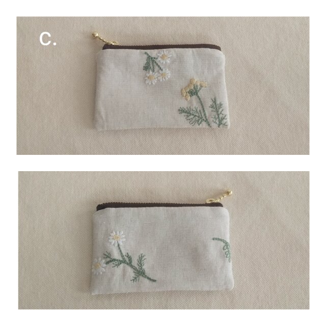 リネン混の草花刺繍小さめぺたんこポーチ | iichi 日々の暮らしを