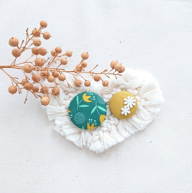 ★くるみボタンブローチ★