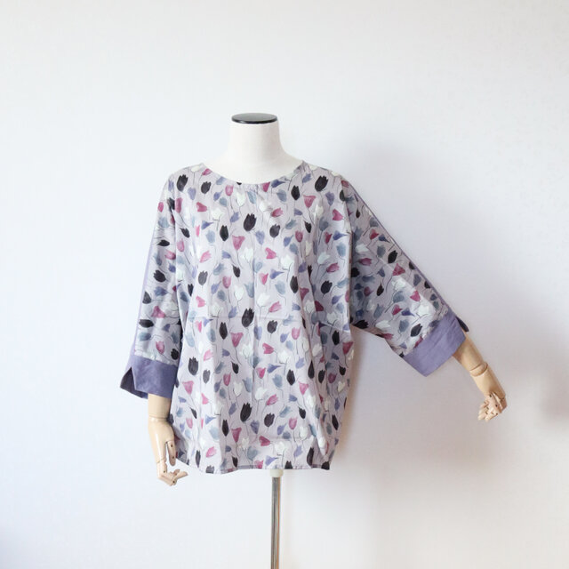 リバティ　チューリップ シャドーのゆったりブラウス　