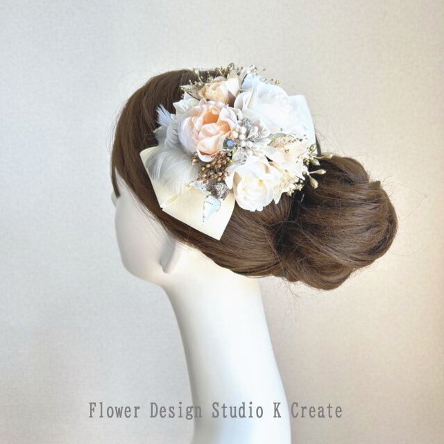 エクリュな薔薇とリボンのヘアクリップ　結婚式　ウェディング　髪飾り 　お出掛け　入学式　卒業式　結婚式　フォーマル　ビジュー　羽