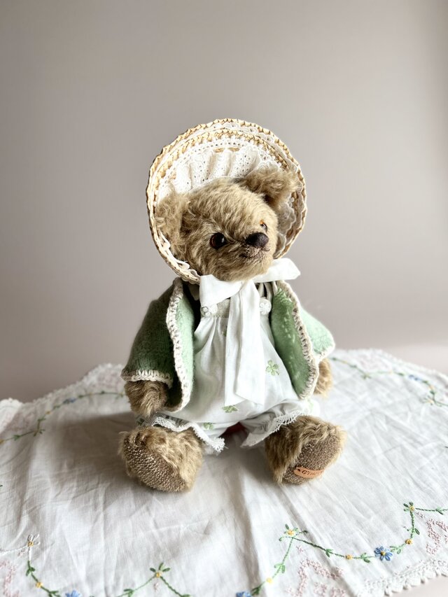 ウイングベアMサイズ(麦わらボンネットと飛び刺繍ロンパース) | iichi