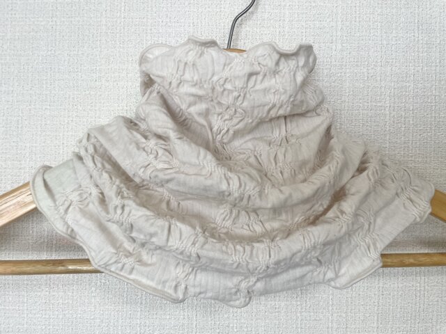 さらさら肌感綿90%シャーリング加工グレージュハンドメイドネック