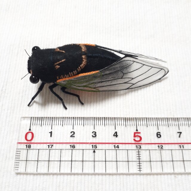 クマゼミ(オス)のぬいぐるみ | iichi 日々の暮らしを心地よく