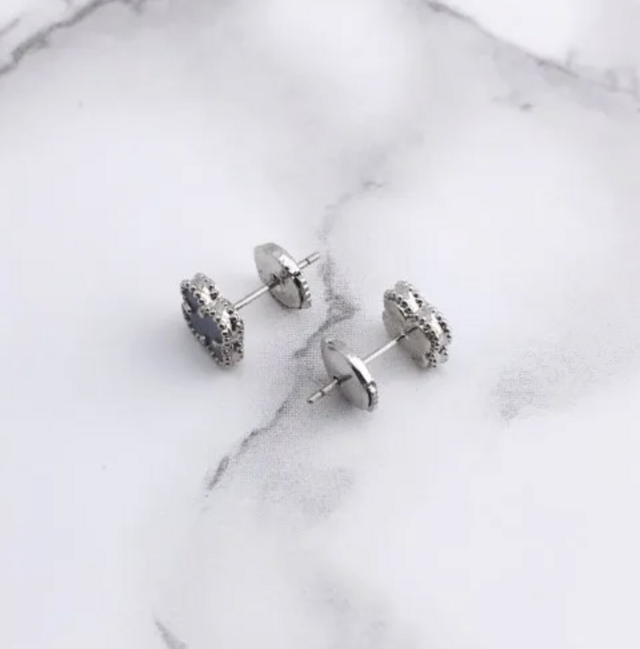 クローバー　ピアス　カルセドニー 幸せのクローバーピアス 9.5mm（カルセドニー）【高品質！送料