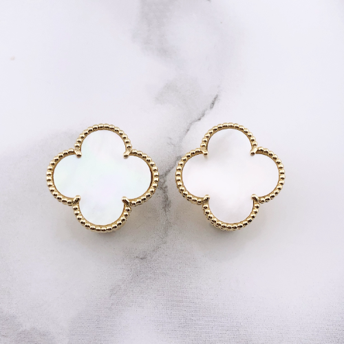 幸せのクローバーピアス 20mm（マザーオブパール）【高品質！送料無料！当日発送！】