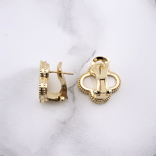 幸せのクローバーピアス 20mm（マザーオブパール）【高品質！送料無料