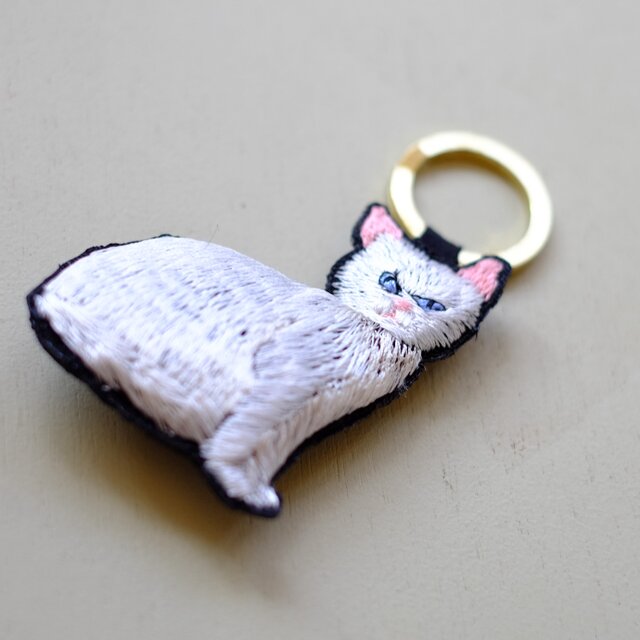 タ*ー様 ハンドメイド刺繍チャーム　三毛猫さん タ*ー様 ハンドメイド刺繍チャーム 三毛猫さん