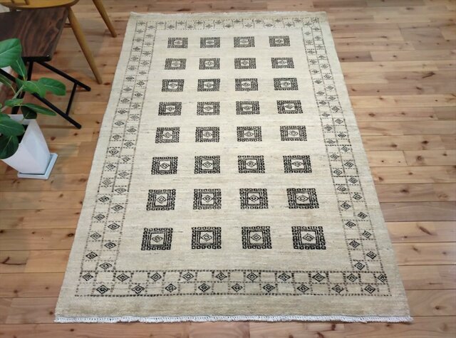 新品　手紡ぎ手織りラグ 通年18℃ オールシーズン手織りラグ ガゼニギャッベ 181x121cm