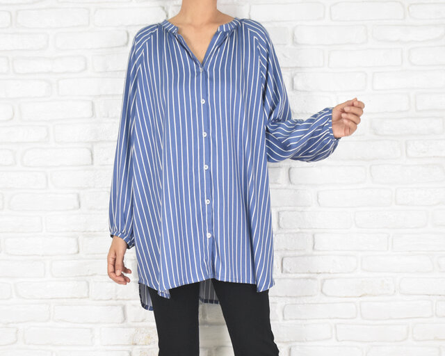 ストライプ柄のスキッパーボタンシャツ ブルー | iichi 日々の