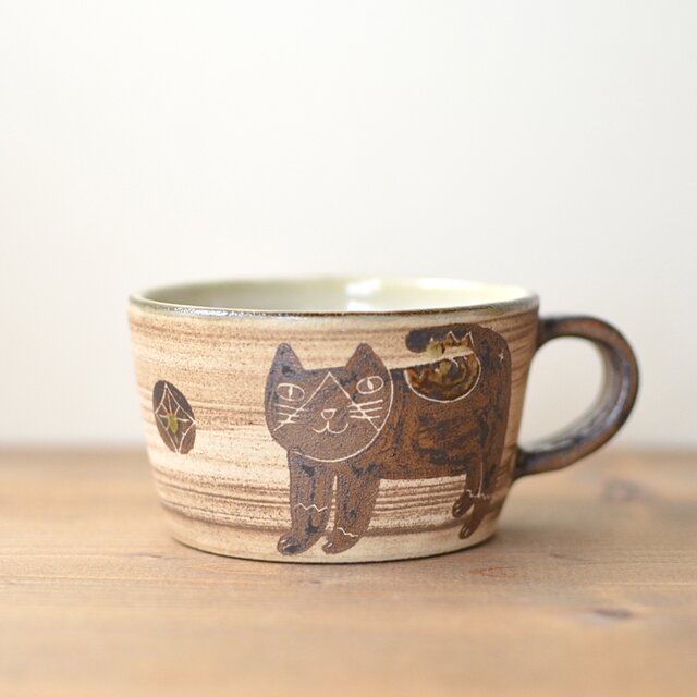 2 ハチワレネコのマグカップ小(沖縄のやちむん)