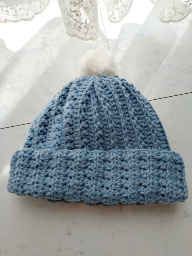 ニット帽 ポンポン ふわふわ ファー くすみ ブルー 水色 手編み 編み物