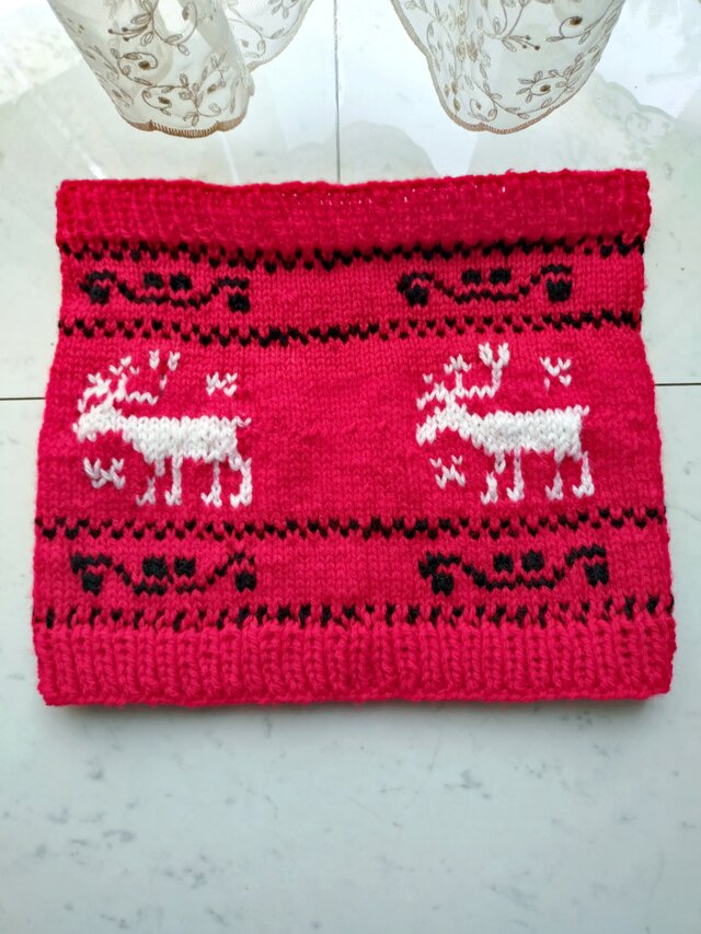ネックウォーマー 手編み トナカイ 柄 模様 北欧風 伝統模様 棒針 輪針 手編み 編み物 編み 赤 レッド