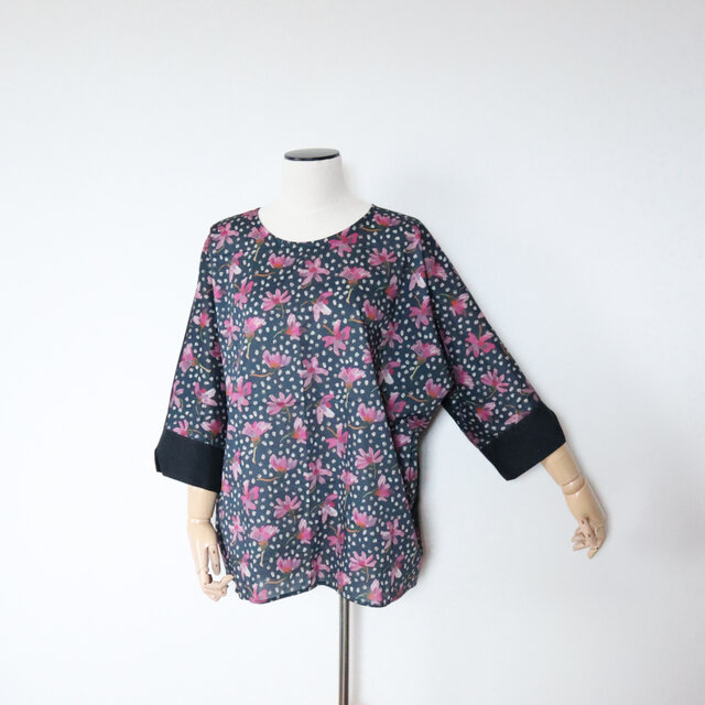 リバティ　サン・デイジーのゆったりブラウス　