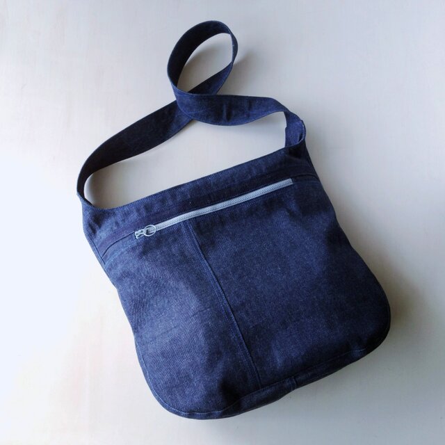 デイリーバッグ 雨の日も斜め掛けショルダー 濃いネイビーデニム