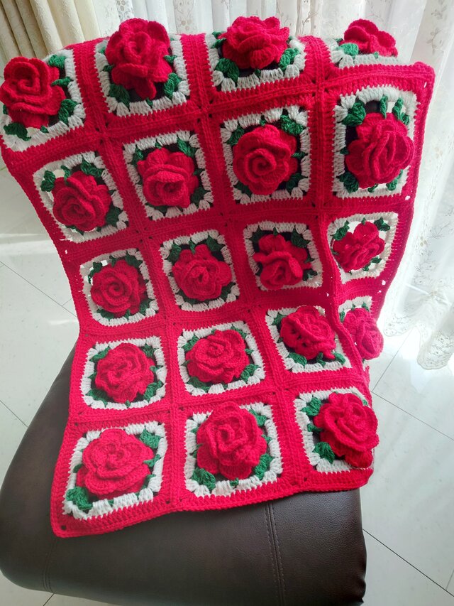ブランケット 膝掛け 立体バラ薔薇 お花 モチーフ 赤 レッド 手編み 編み物 編み 冷房対策