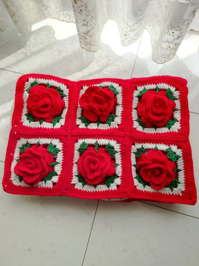 ブランケット 膝掛け 立体バラ薔薇 お花 モチーフ 赤 レッド