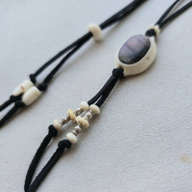 鹿の角 パープルラブラドライトのペンダント | iichi 日々の暮らしを
