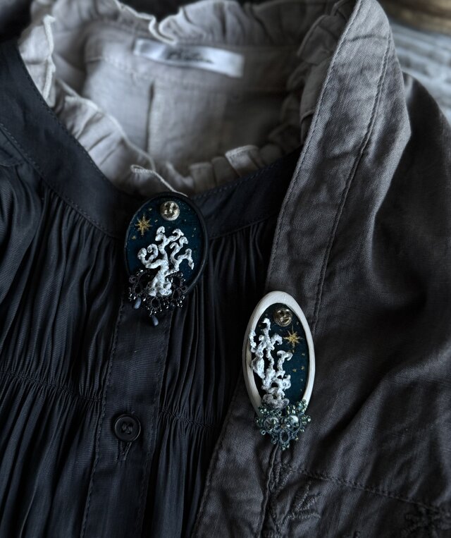 夜の森のブローチ【白A】 | iichi 日々の暮らしを心地よくする