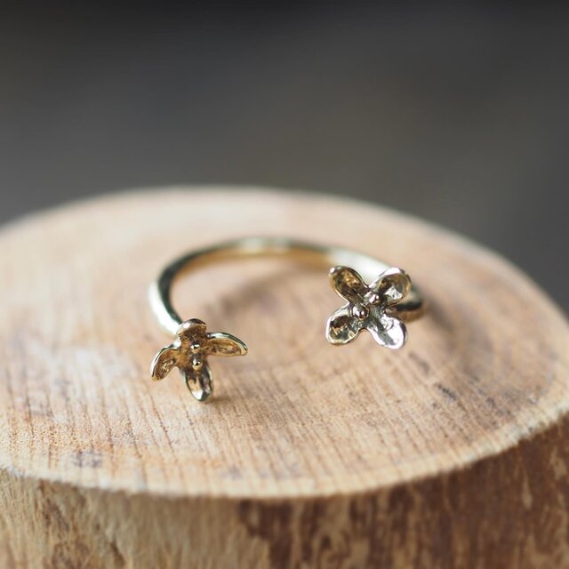 ＊花を纏う・手仕事で作るキンモクセイ(金木犀)・真鍮リング（フリーサイズ）