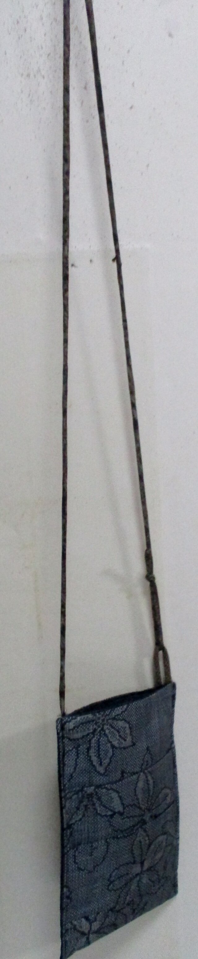 大島紬 大島紬 がま口スマホショルダーバッグ ハンドメイド 割り込み絣