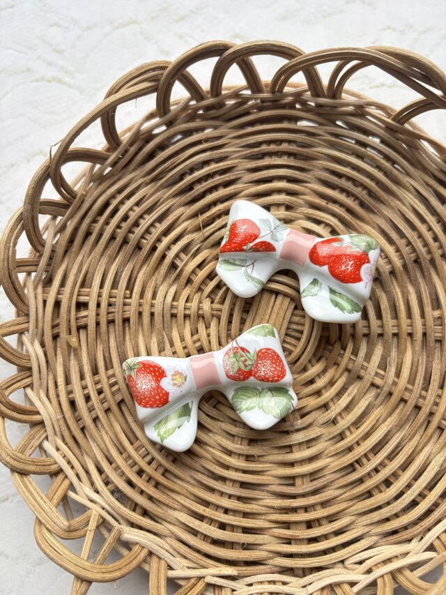 いちご　リボン箸置き　2個