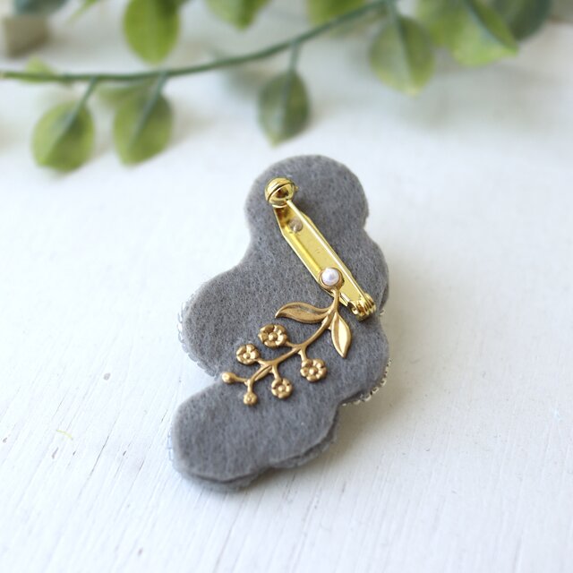 ニュイ様専用】オートクチュール刺繍 おばけ・ouiブローチ ニュイ様