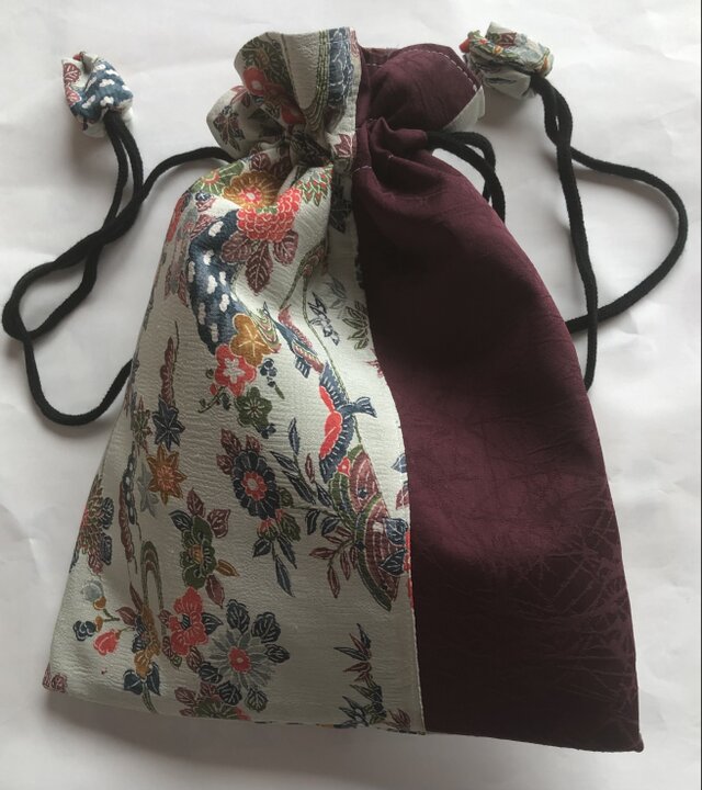 8395 花柄の着物で作った巾着袋 | iichi 日々の暮らしを心地よく