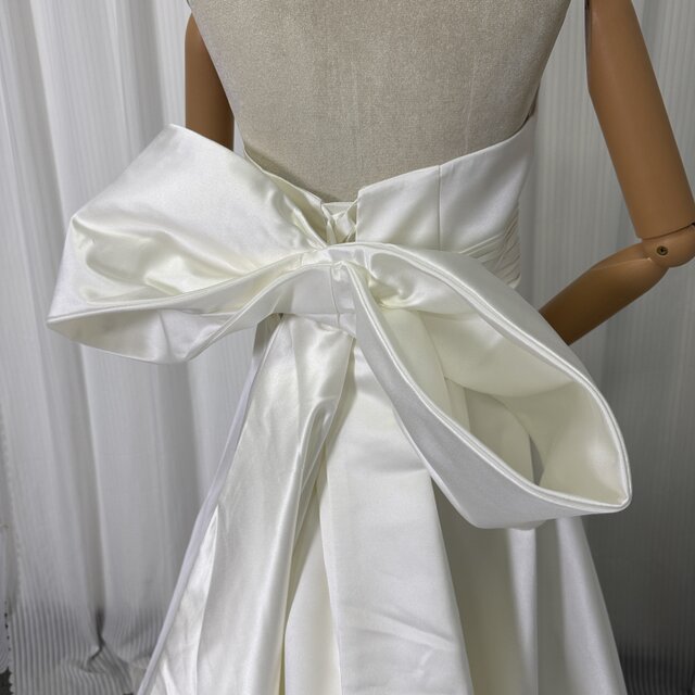 ウェディングドレス ベアトップ 豪華なバックリボン ロング
