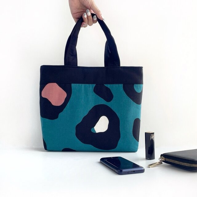 軽量・A4トートバッグ／大容量でもスマート／・長財布・ペットボトル・書類・雑誌・通勤・お出かけ・旅行・ジム／レオパード