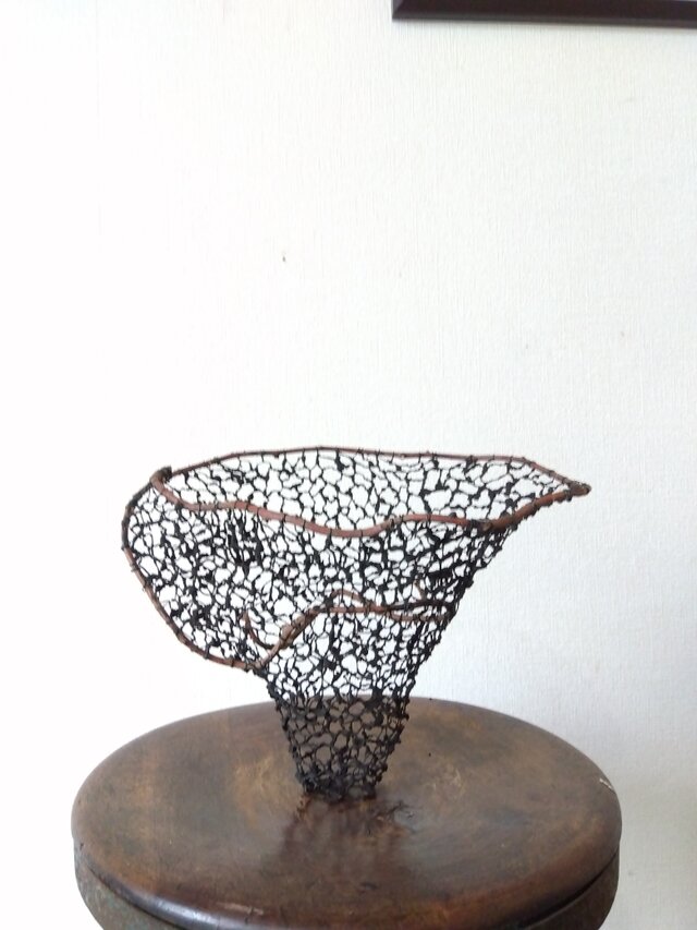 ワイヤーワークオブジェ　ツルウメモドキの蔓に沿った形3