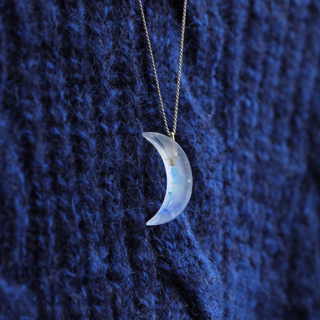 ネックレス・ペンダント BULE LADIANT ガラスの月のネックレス・ペンダント(cbl-001) | iichi 日々の暮らしを