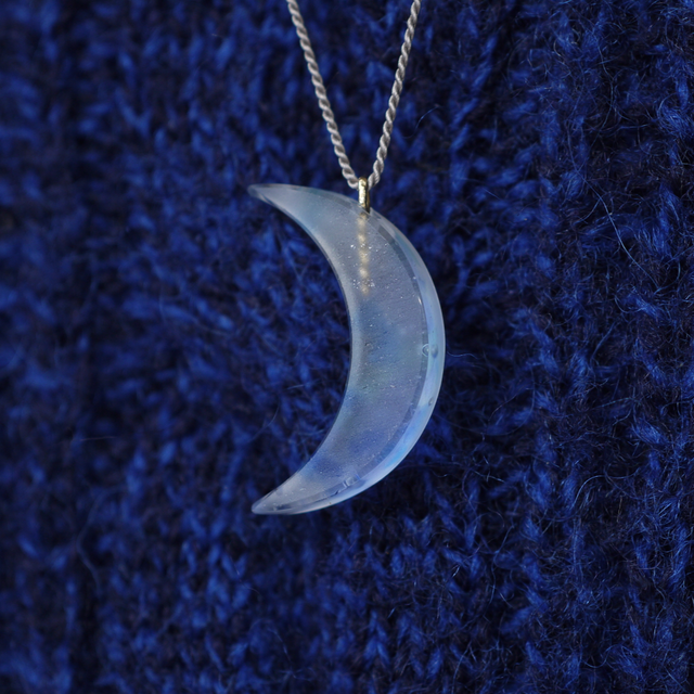 ガラスの月のネックレス・ペンダント(cbl-001) | iichi 日々の暮らしを