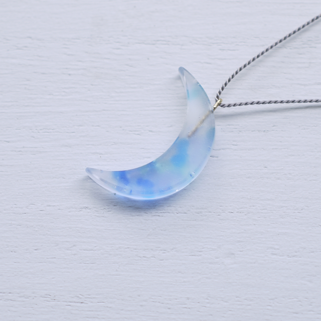 ガラスの月のネックレス・ペンダント(cbl-001) | iichi 日々の暮らしを