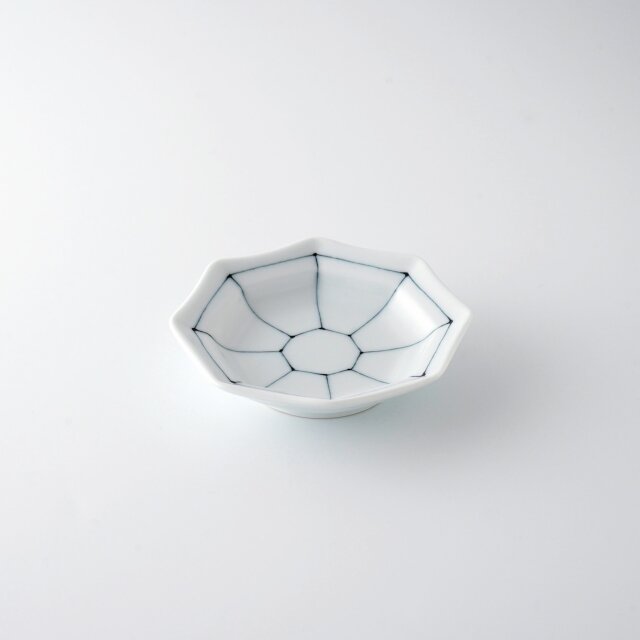 染付線割八角小皿（黒）