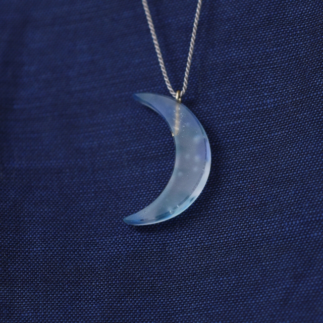 ガラスの月のネックレス・ペンダント(cbl-002) | iichi 日々の暮らしを